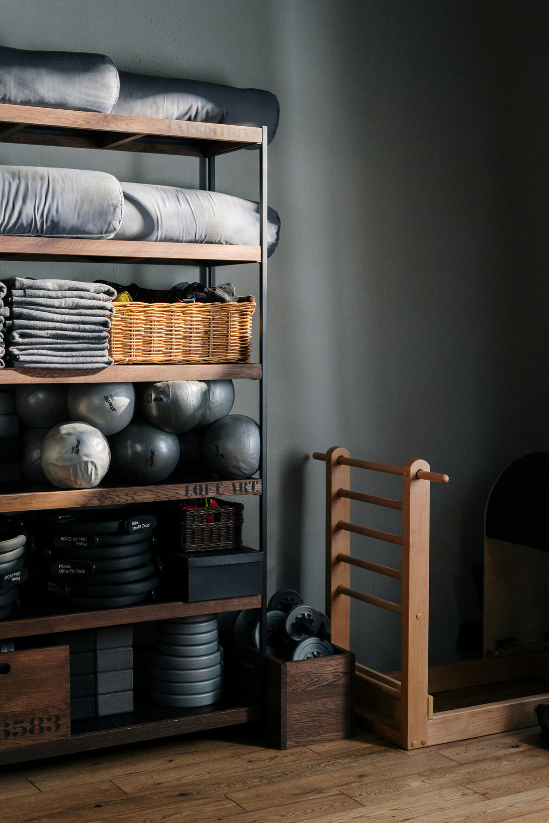 Pilates à la Maison : Les Accessoires Essentiels pour une Séance Efficace